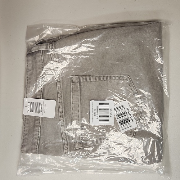 ❤️NWT VINTAGE TORRID SHORTS - BOYFRIEND VINTAGE STRETCH DENIM - PLUS SIZE - Picture 8 of 16